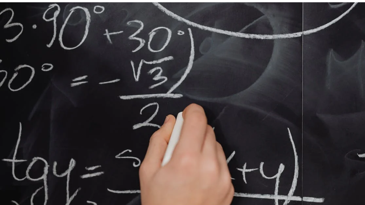 What is a vector space and axioms? - Codebinxprime