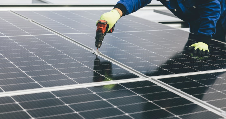 Can solar panels be installed on metal roofs in 2023?